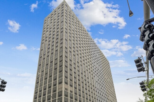 Building Photo - 4343 N Clarendon Ave Unit 2118 Rental