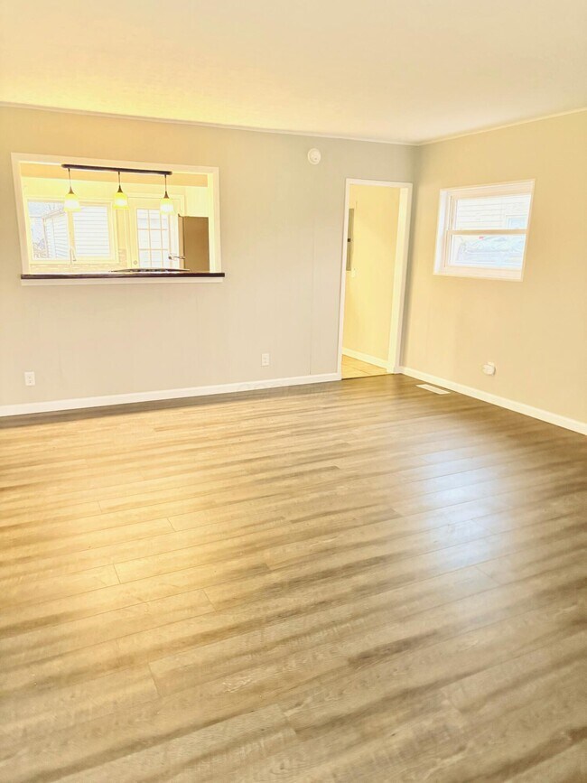 Photo - 4052 Ural Ave