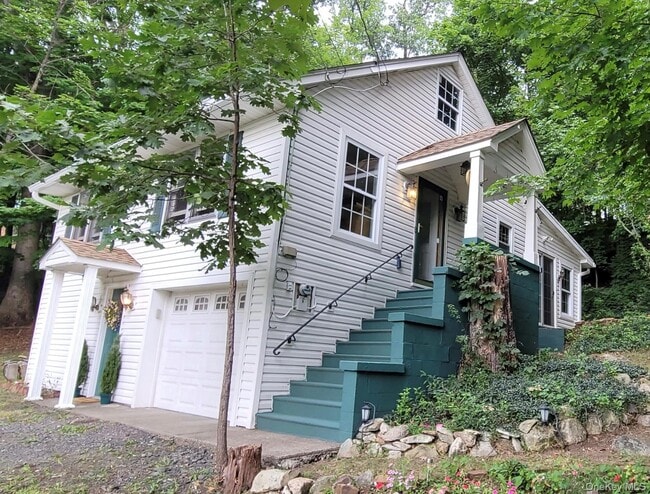 Building Photo - 32 Cherry St