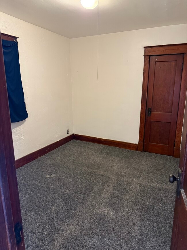 481 26th St Unit Spacious 2 bedroom unit