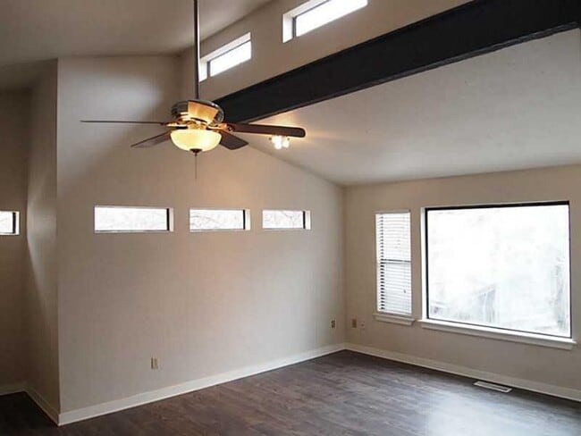 Photo - 980 N Lewis Ave