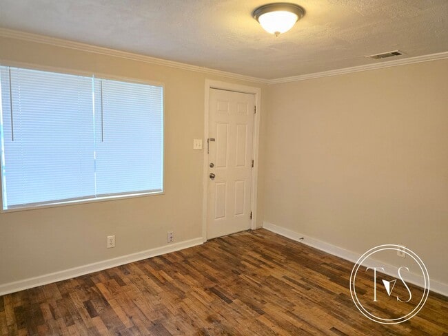 Photo - RATE DROP ALERT (was $1600/month)!