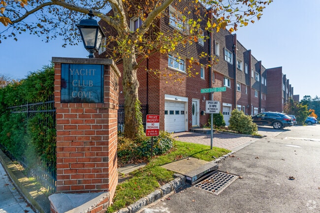 Photo - Yacht Club Cove