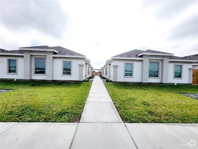 Building Photo - 5700 Sandpiper Ave Unit 3 Rental