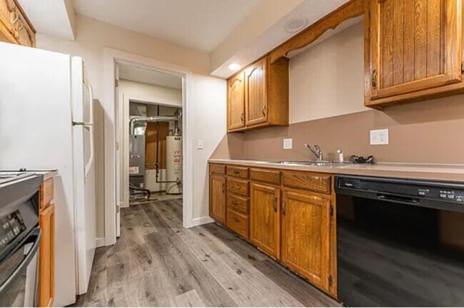 Photo - 613-615 E Redwood Unidad 613 E Redwood St