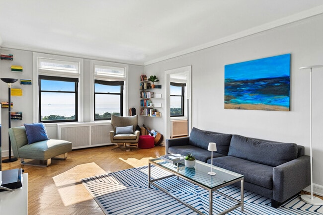 Building Photo - 2000 N Lincoln Park W Unit 1310