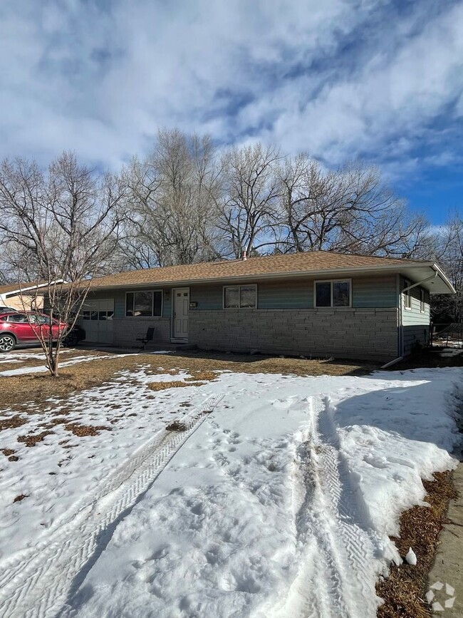 Building Photo - Spacious Ranch Home w/ Finished Basement a...