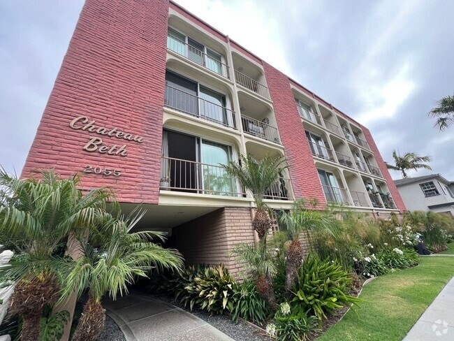 Building Photo - Top Floor 1 Bedroom Bixby Park Top Floor C... Rental