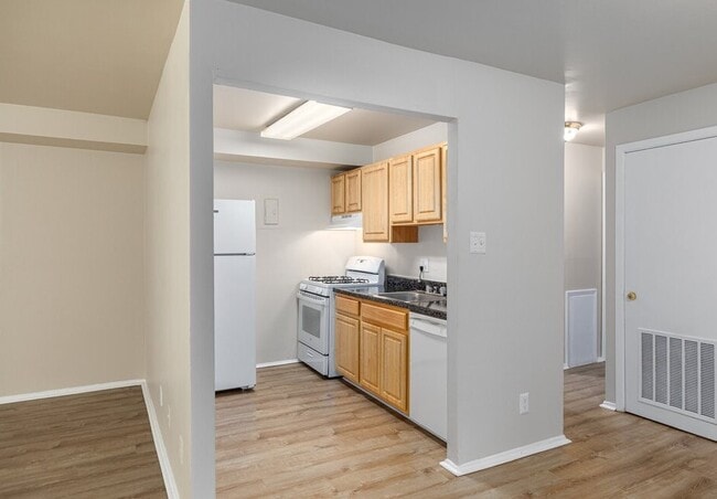 Kitchen - Sussex Square Apartments