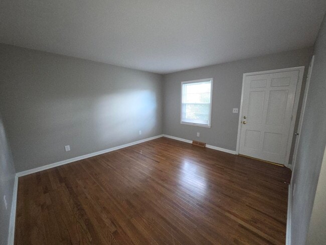 Photo - 2144 Tamarack Dr
