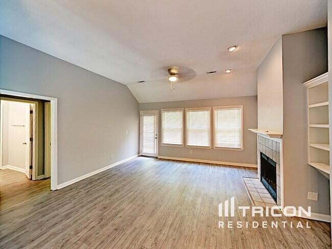 Photo - 105 Peach Pointe Dr