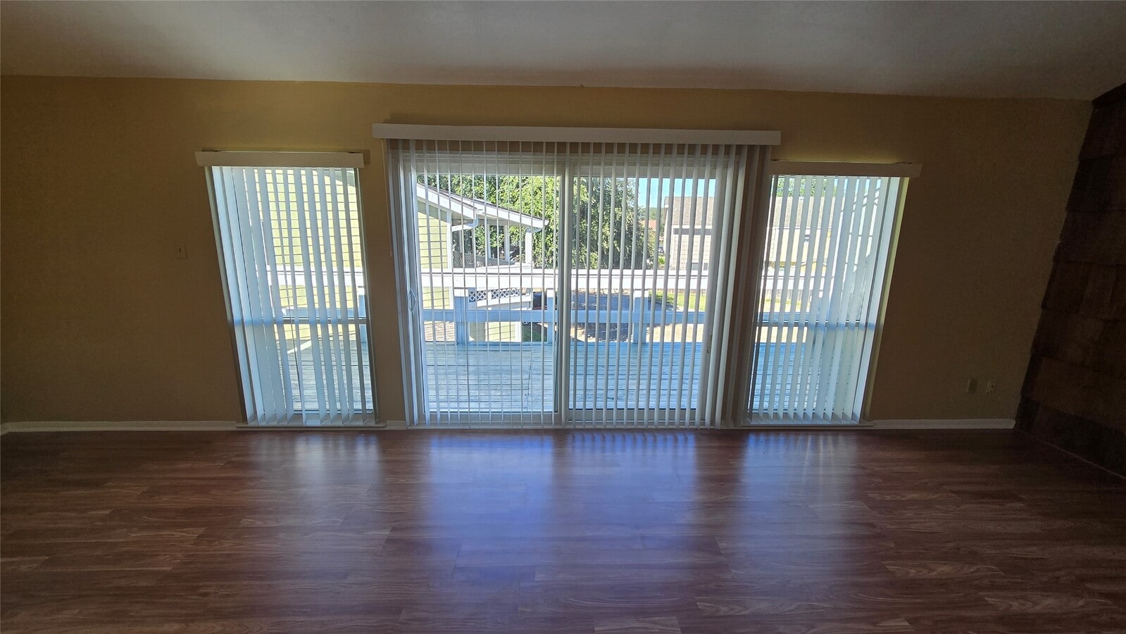 Photo - 135 April Point Dr N