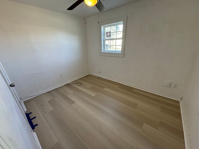 Photo - 2918 Duke St Unit B