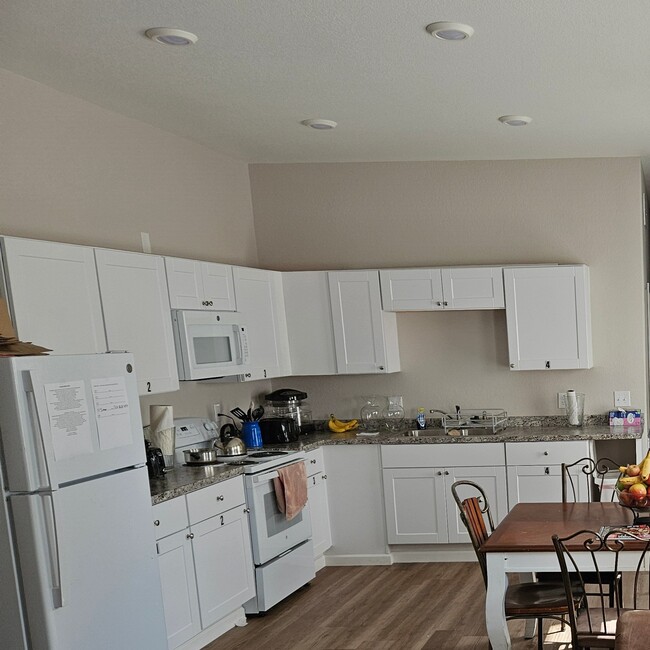 Photo - 817 E B St Unit B