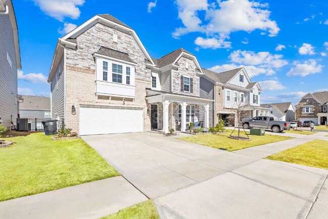 Photo - 104 Winterberry St