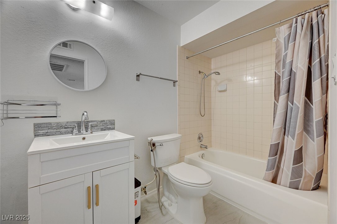 Photo - 7182 Acorn Ct House
