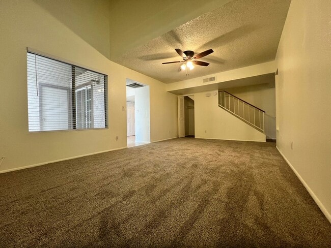 Photo - 924 E Diamond Dr