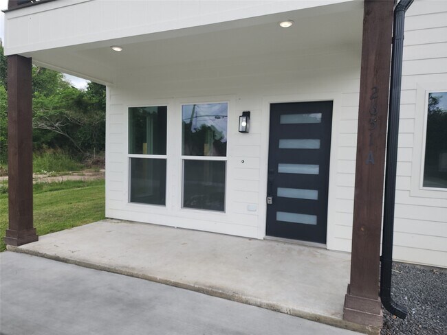 2651 Beaumont Ave
