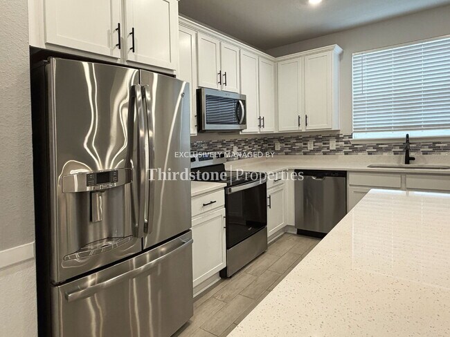 Photo - 1090 Farwell St