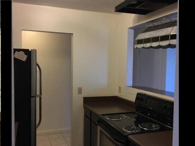 Building Photo - 1309 Airport Dr Unit C-11