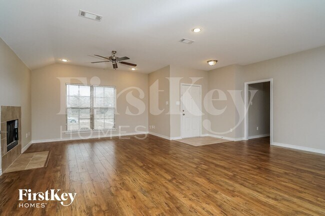 Photo - 615 Hearthstone Dr