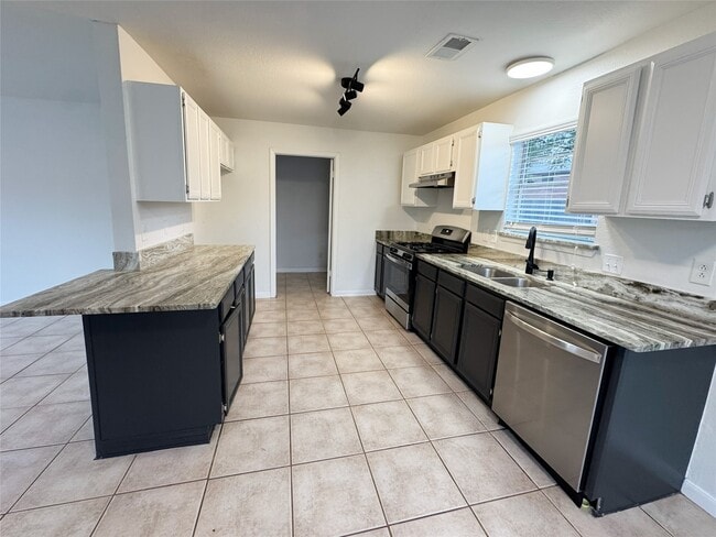 Photo - 918 Bolton Ct