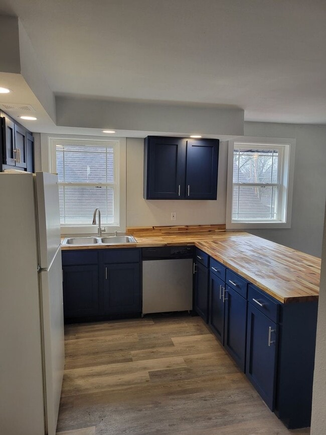 403 Locust St