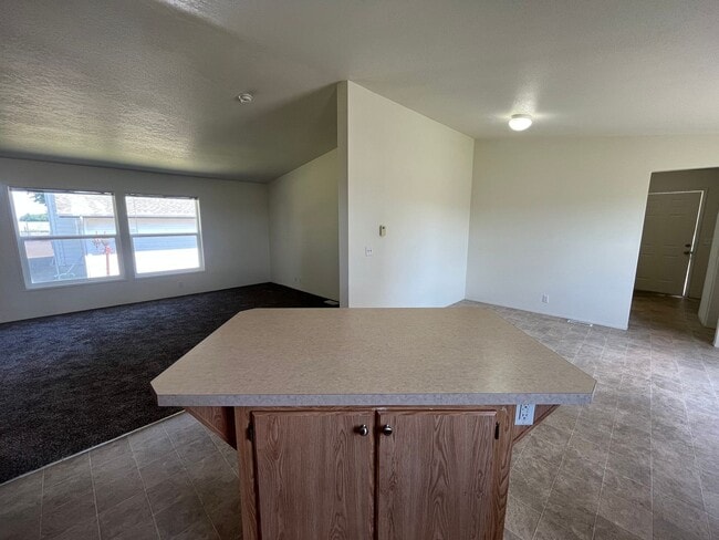 Photo - 3 bedroom, 2 bath Home in the Country, Available Now!