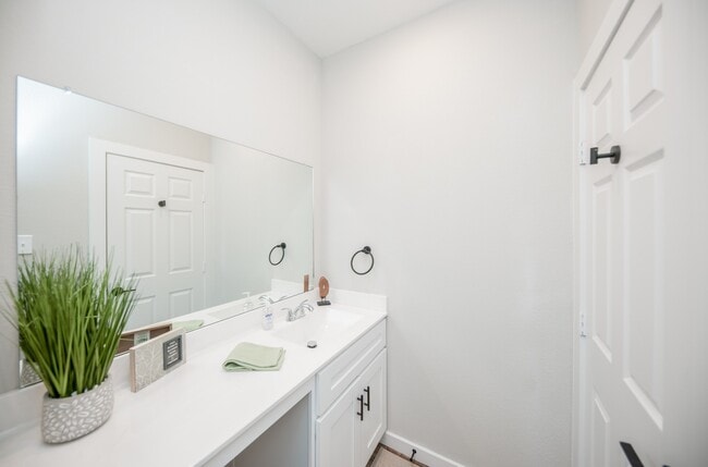 Building Photo - 10317 Lake Rd Unit 13B Rental
