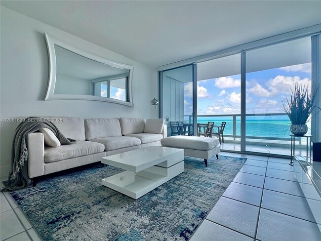 Building Photo - 5161 Collins Ave Unit 1017