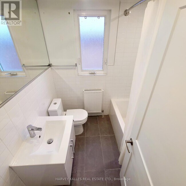 Photo - 521 Browns Line Unité 6