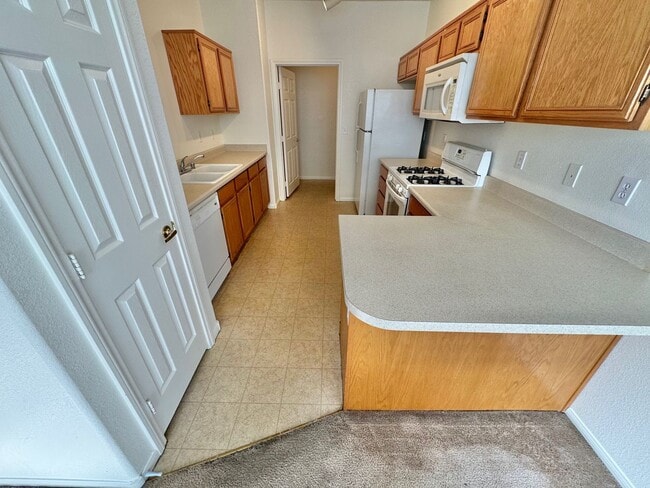 Photo - BEAUTIFUL 3 BEDROOM TOWNHOME IN HENDERSON