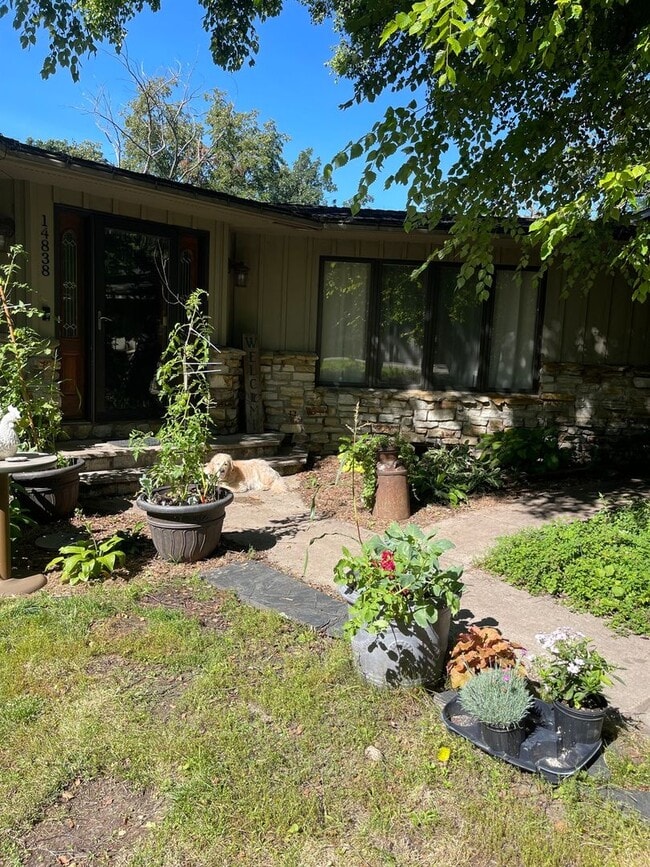 Building Photo - 14838 Kendall Ct