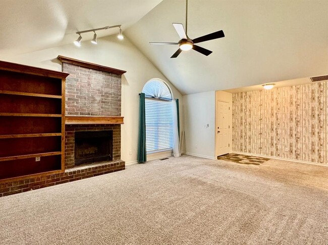 Photo - 308 N Lockeport Dr