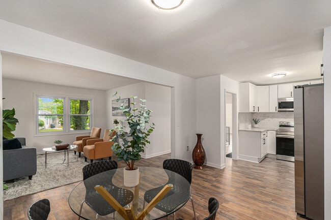 Photo - 3181 Pennington Cir SW