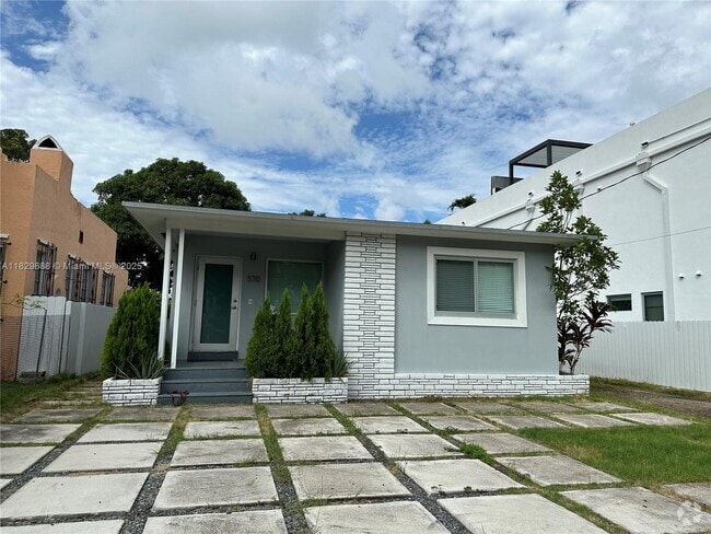 Building Photo - 370 SW 17th Rd Unit 370 Rental