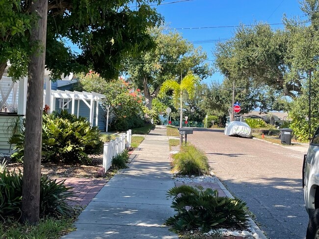 Close to the bay - 1504 N Osceola Ave