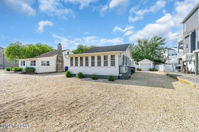 124 Mathis Dr