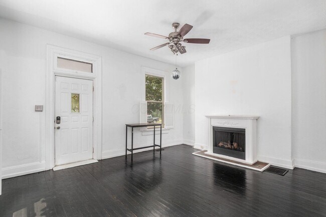 Photo - 974 S Front St