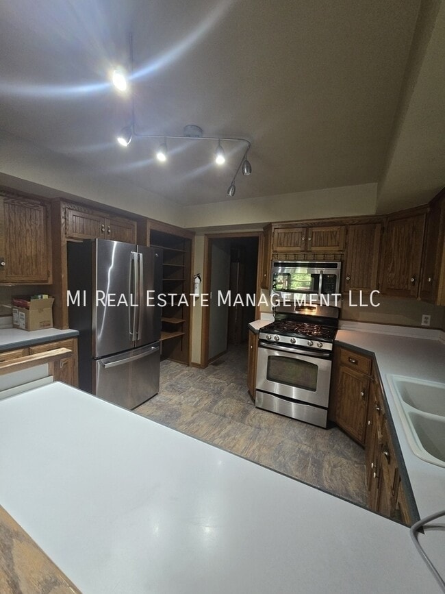 Photo - 1268 Oakhampton Rd