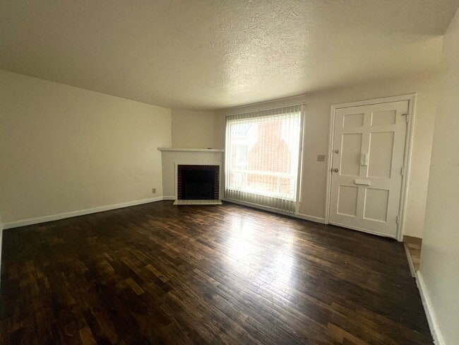 Photo - Rent Special: 1/2 Off January Rent!! 1 bed 1 bath Duplex near Bush Park! Unidad 1189