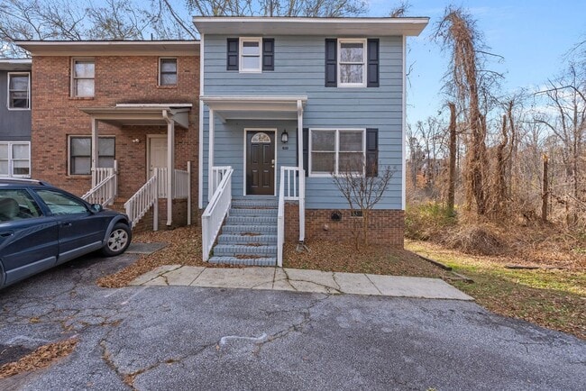 Building Photo - Newly renovated 3-bedroom Creekside Townhome - Available Now