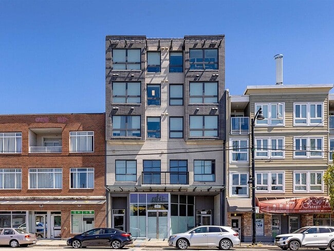 Building Photo - 2551 Kingsway