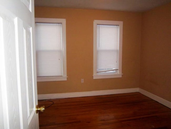 Photo - 4 E Broad St