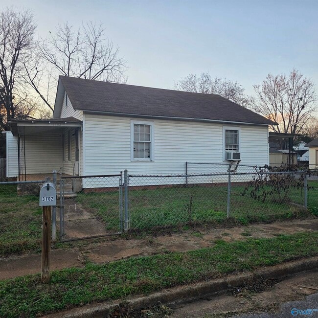 Building Photo - 3702 Fairview St SW