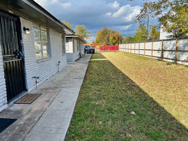 Photo - 5136 Mallow St