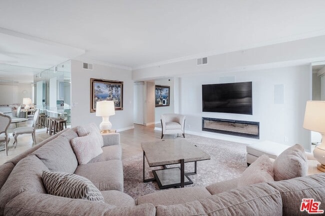 Photo - 850 E Ocean Blvd