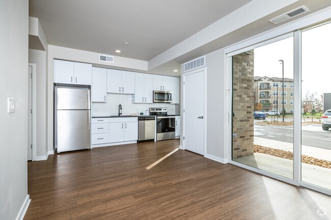 Studio, 1BA_Brenner - 609 SF
