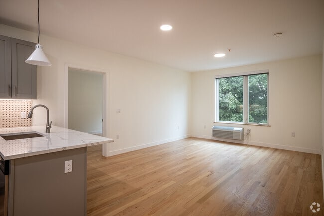 2BR, 2BA - 1,310SF - Living Area