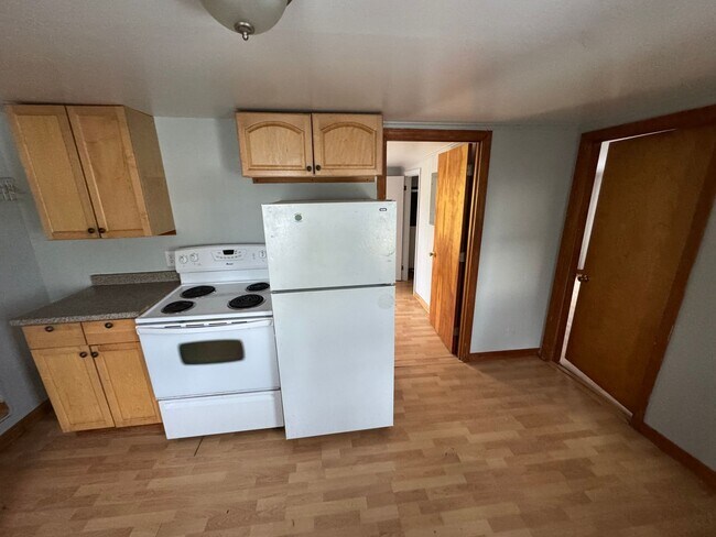 Building Photo - 10 Portland St Unit 3